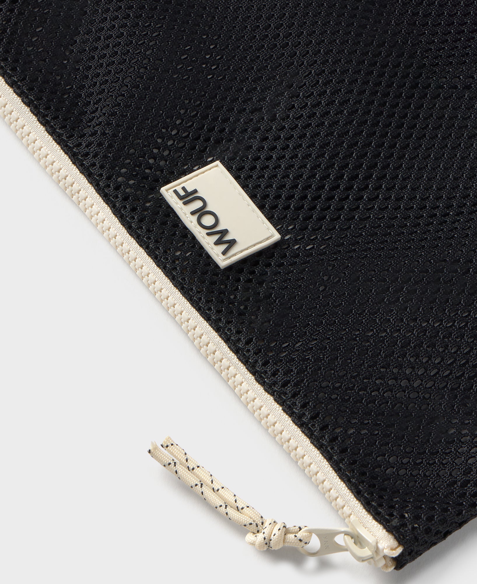 wouf-daily-onyx-pochette-recycl-e-noire-27-cm image 2