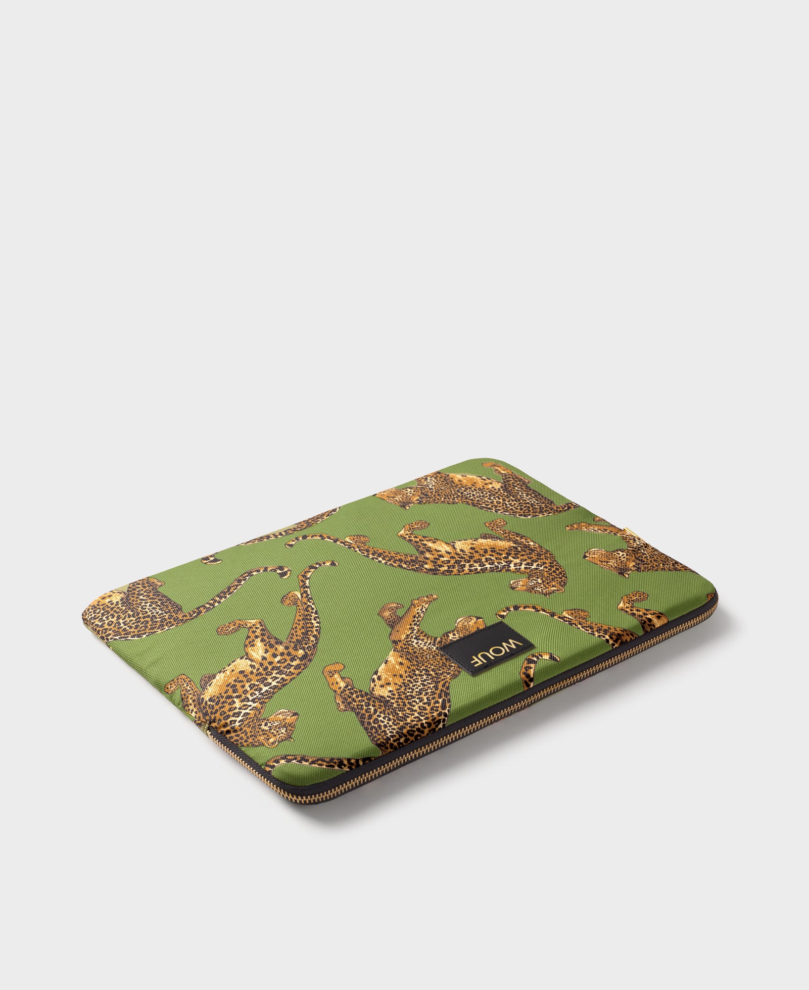 wouf-studio-housse-ordinateur-15-16-olive-leopard image 5