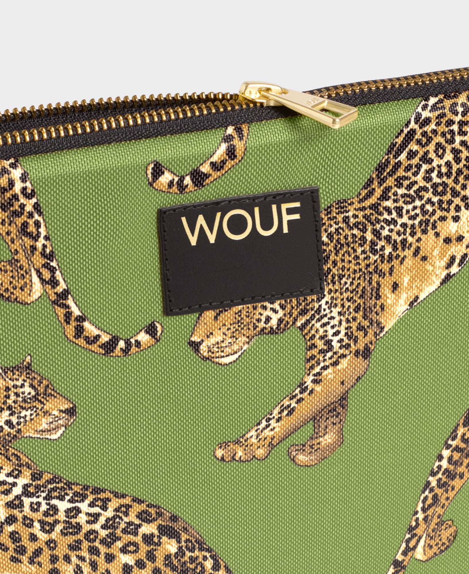 wouf-studio-housse-ordinateur-15-16-olive-leopard image 3