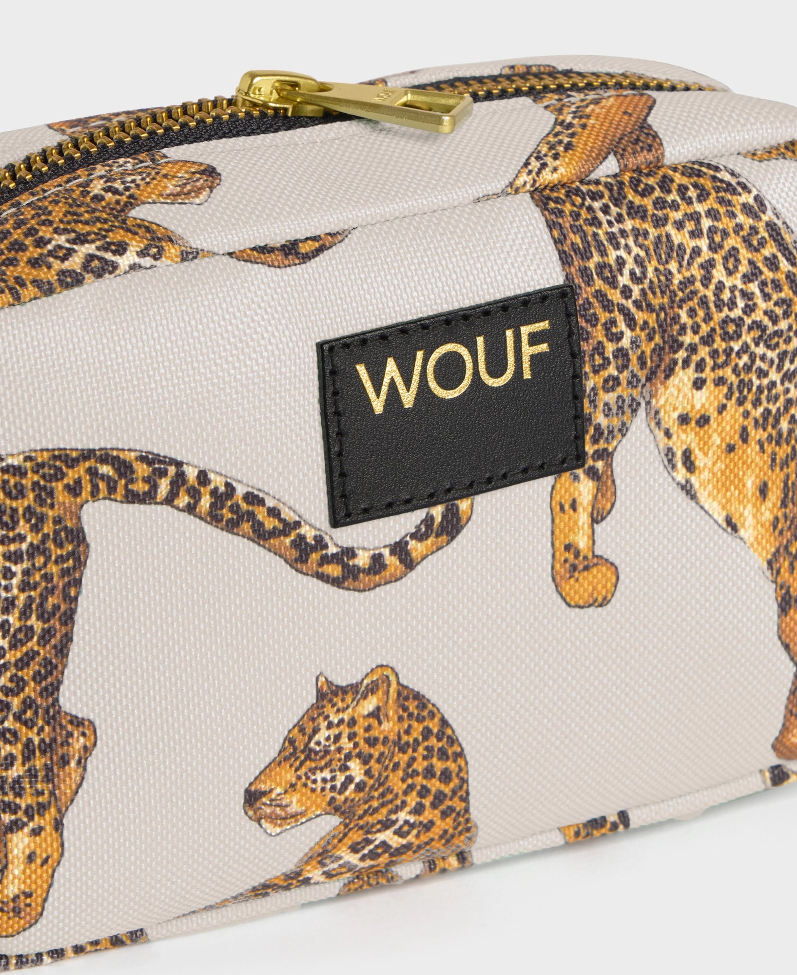 wouf-studio-the-leopard-trousse-de-maquillage-l-opard-recycl-e image 3