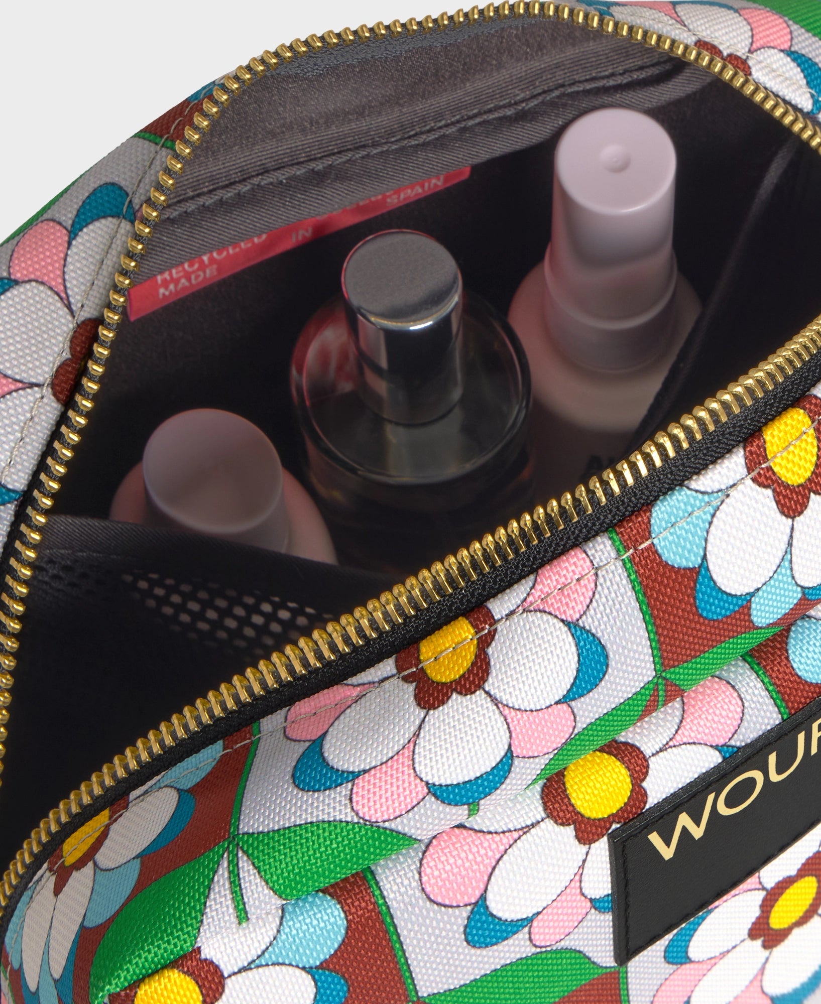wouf-studio-kaleido-trousse-de-toilette-imprim-e-20-cm-recycl-e image 2