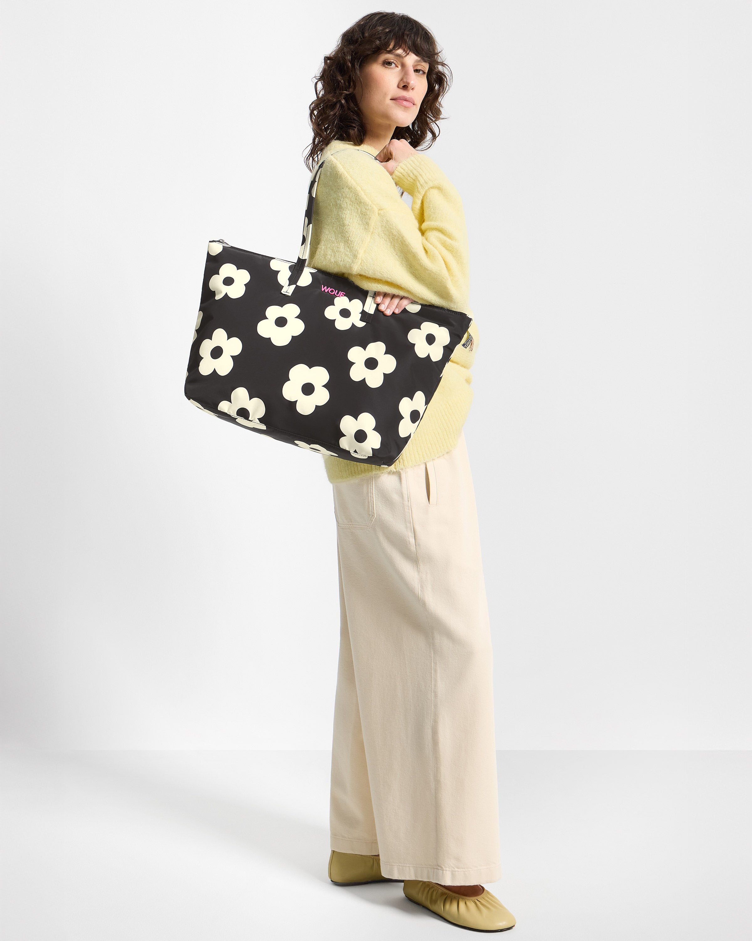 wouf-studio-sac-cabas-night-daisy-tote-fleurs-recycl image 2
