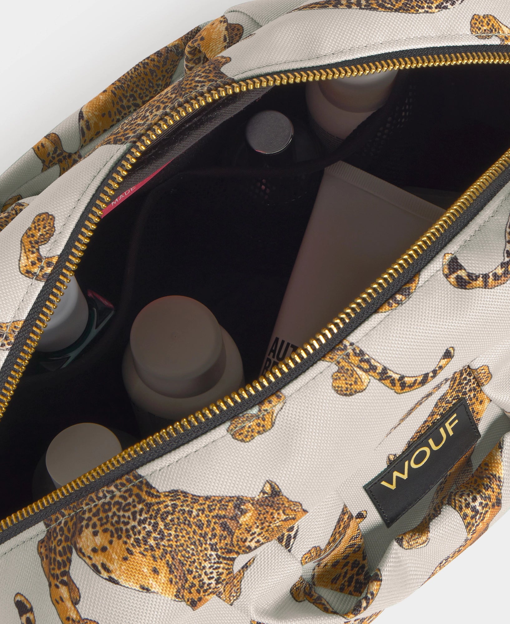 wouf-studio-grande-trousse-de-toilette-the-leopard-recycl-e image 3