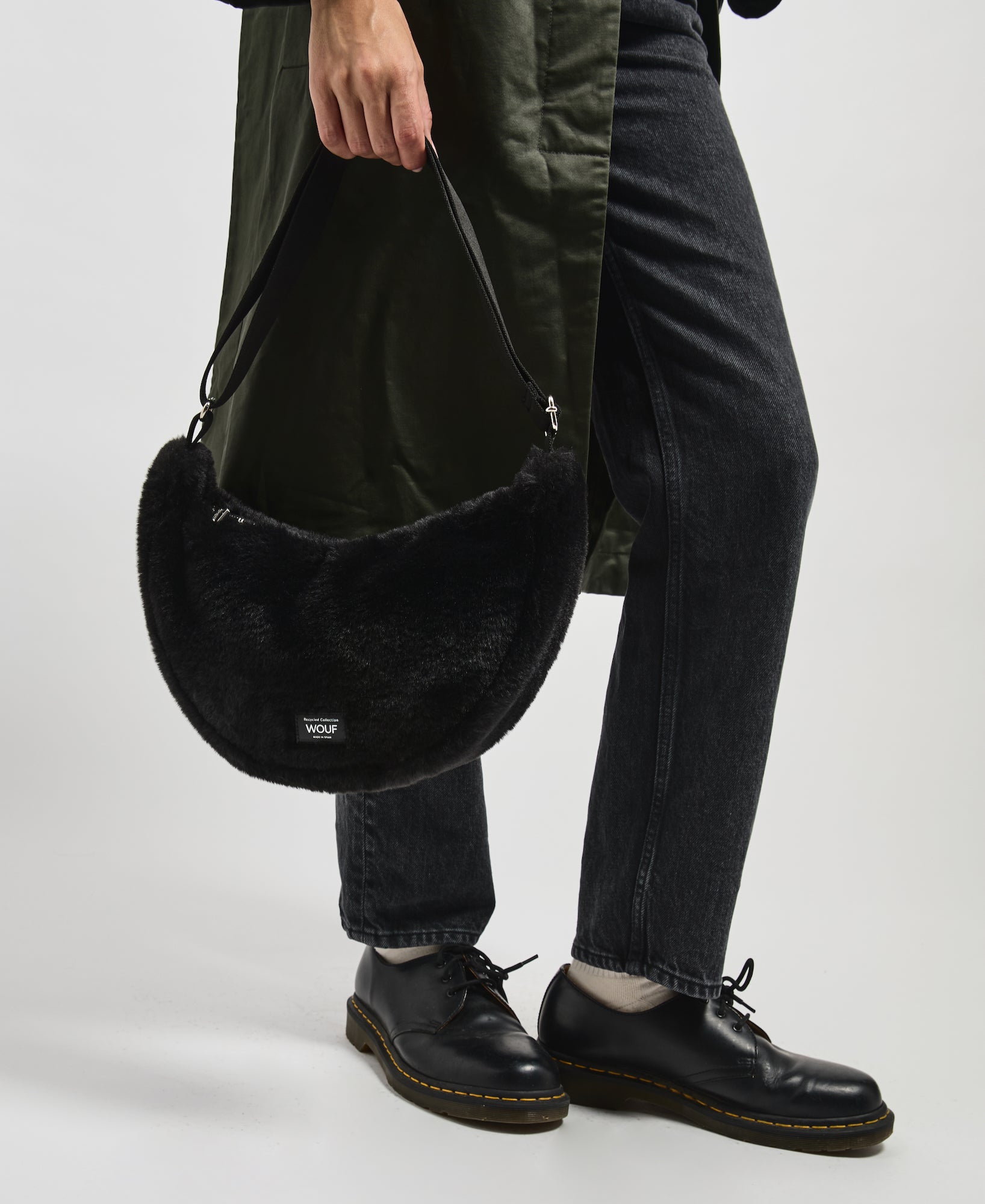 wouf-glossy-black-forest-sac-bandouli-re-fourrure image 3