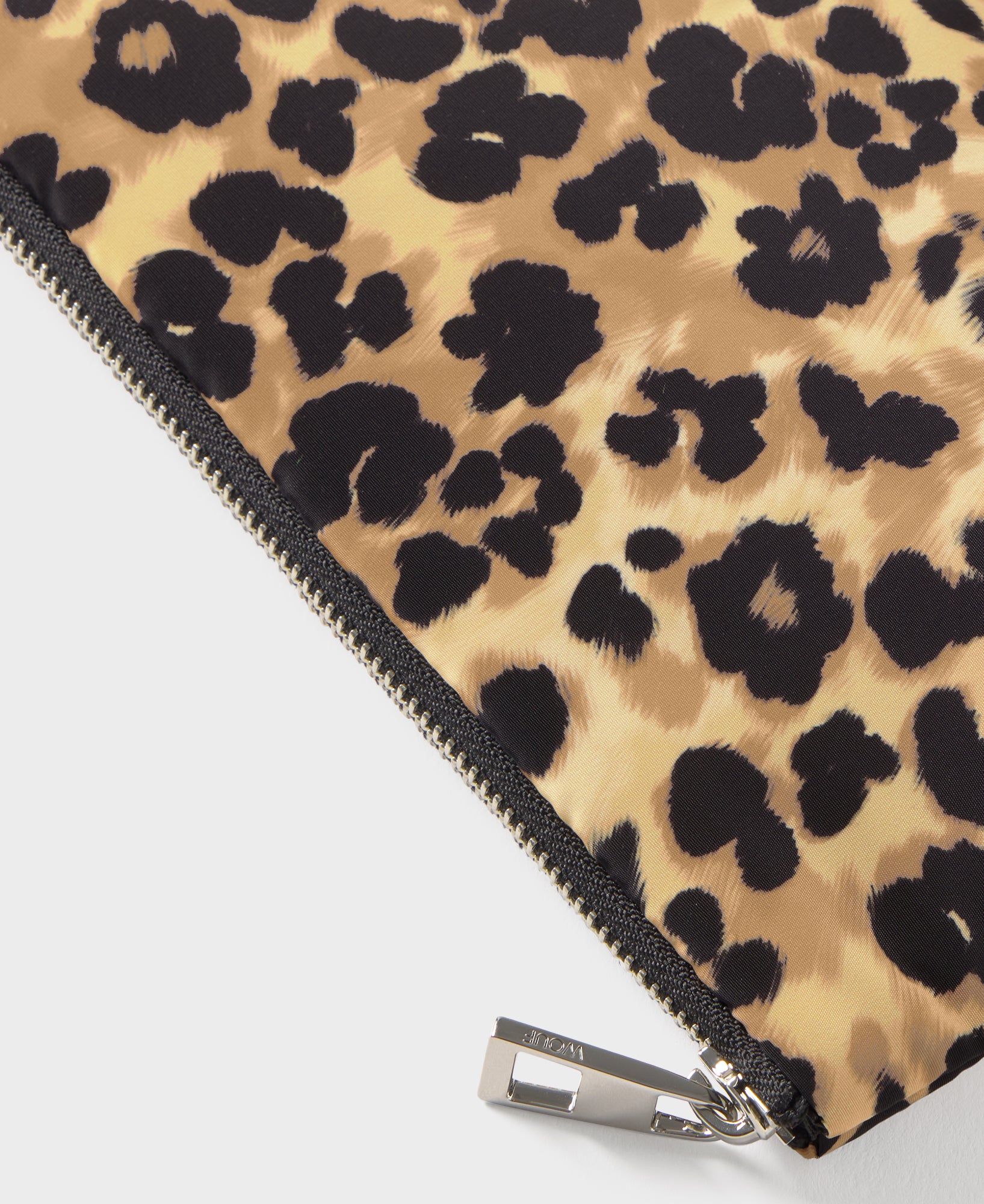 wouf-studio-feline-pochette-matelass-e-recycl-e image 2
