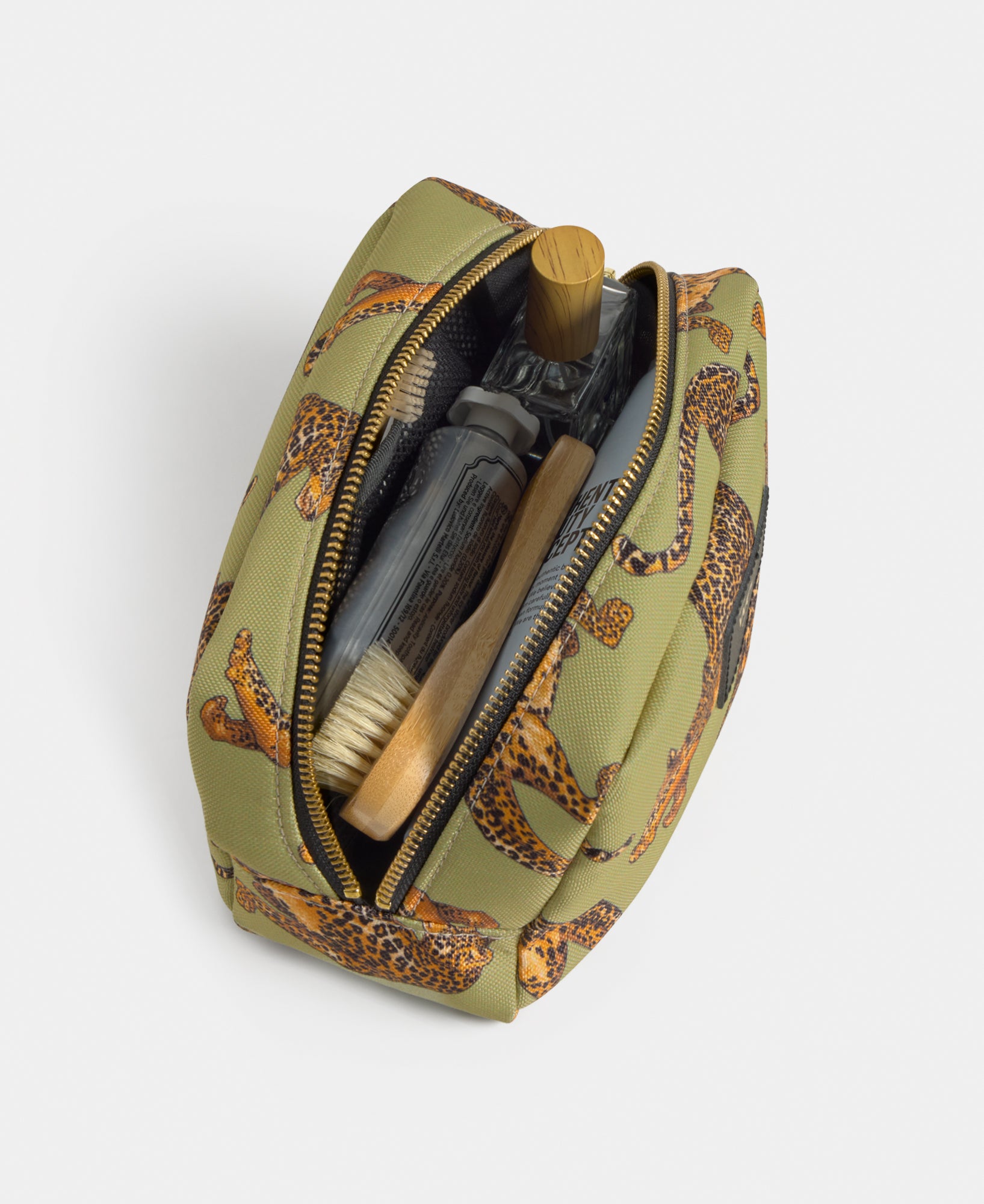 wouf-studio-avo-leopard-trousse-de-toilette-recycl-e image 3
