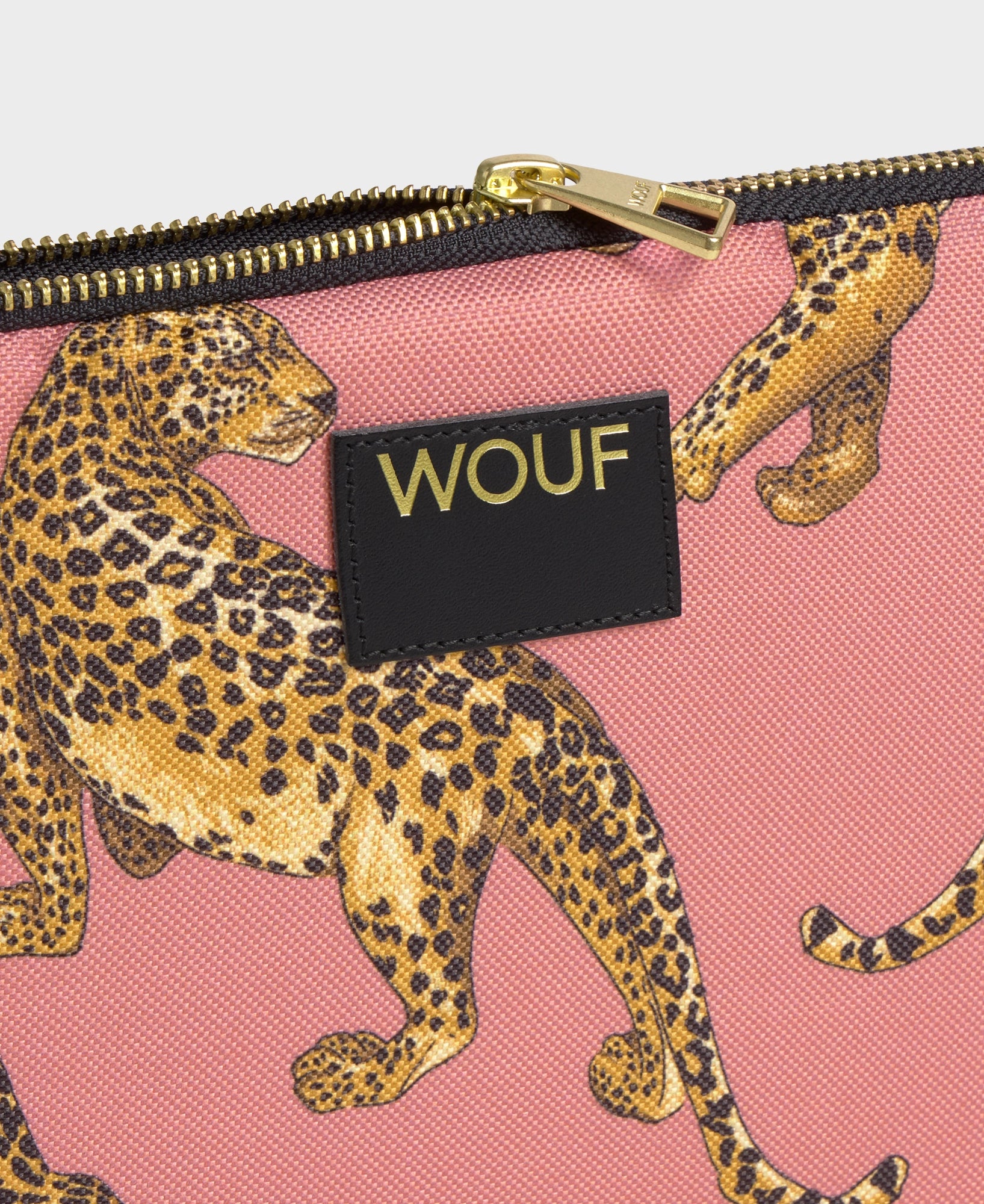 wouf-studio-blush-leopard-housse-ipad-11-recycl-e image 3