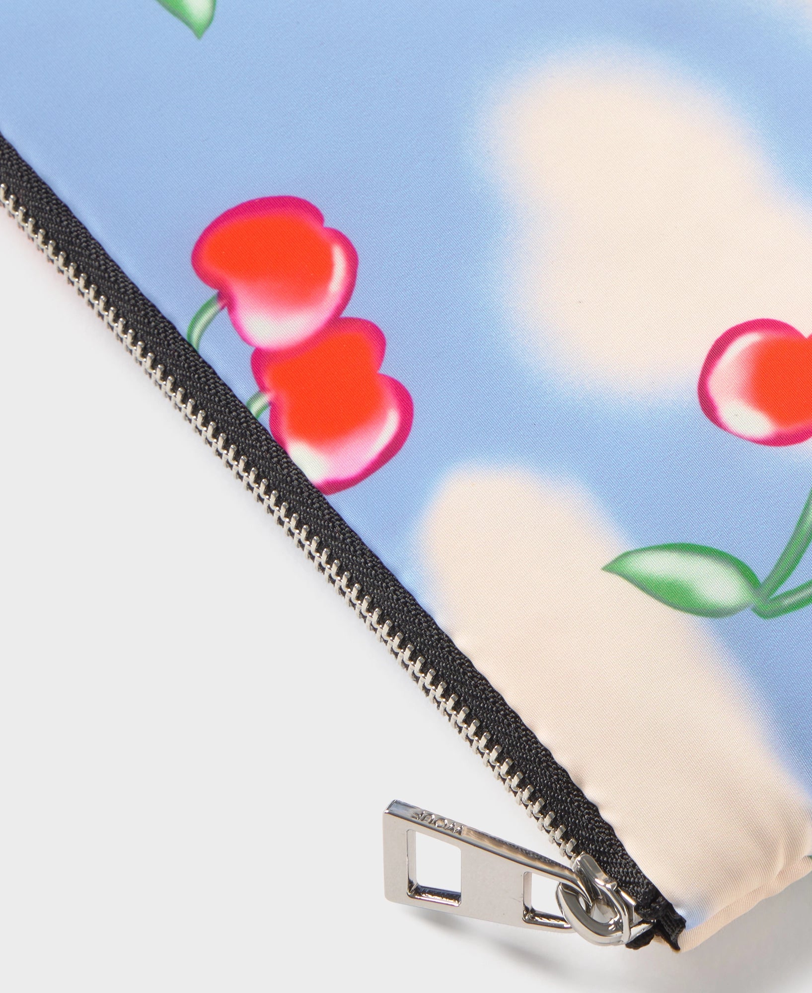 wouf-studio-cherry-sky-pochette-maquillage-imprim-cerises image 2