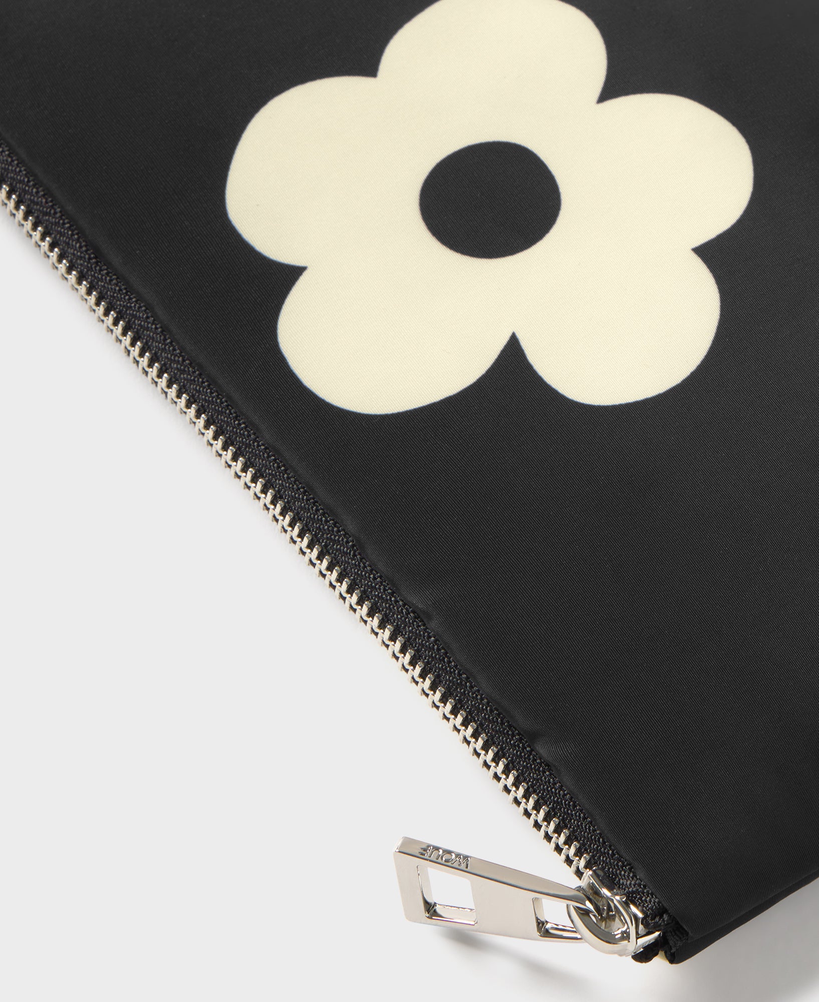 wouf-studio-night-daisy-pochette-plate-matelass-e image 2