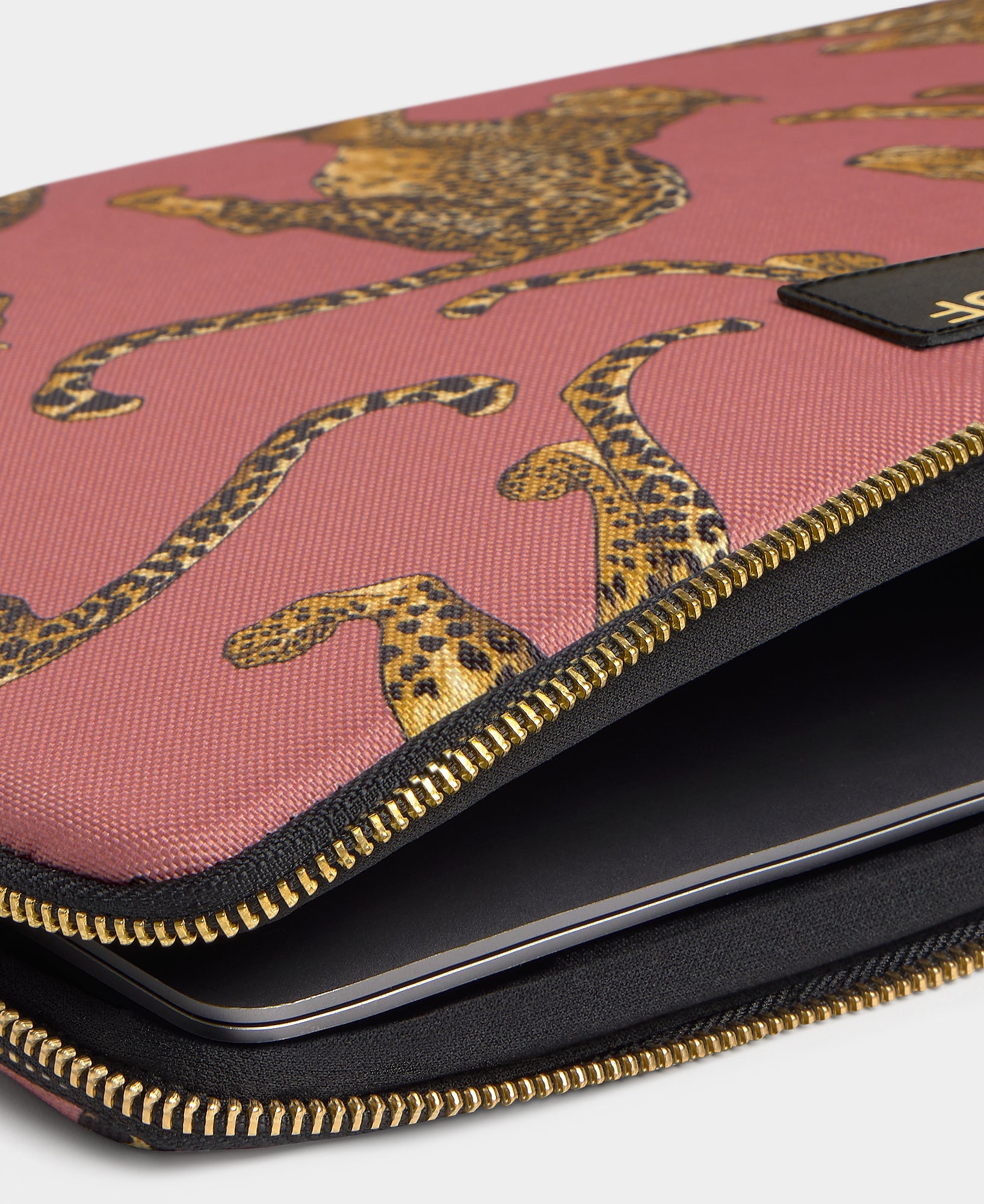 wouf-studio-blush-leopard-housse-ordinateur-15-16-l-opard image 4