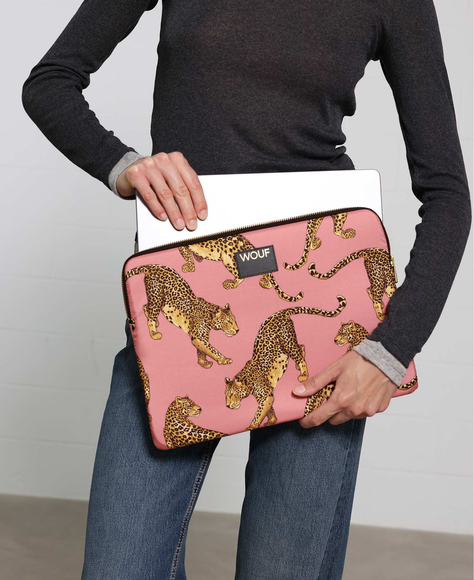 wouf-studio-blush-leopard-housse-ordinateur-15-16-l-opard image 2