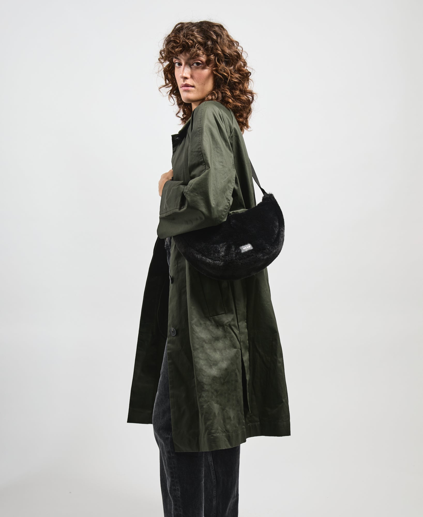 wouf-glossy-black-forest-sac-bandouli-re-fourrure image 2
